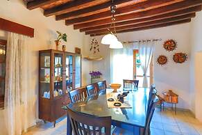 Droushia Corner House