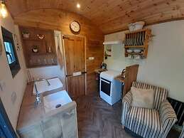 Luxury Shepherds Hut With Spa Hot Tub on Anglesey