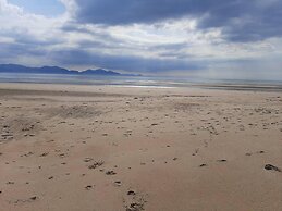 Shepherds Hut With hot tub on Anglesey North Wales