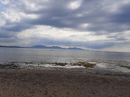 Shepherds Hut With hot tub on Anglesey North Wales