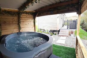 Shepherds Hut With hot tub on Anglesey North Wales