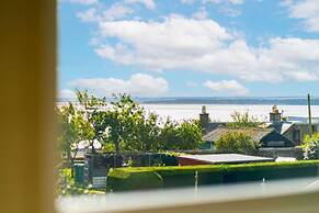 Riverview - Overlooks The Tay