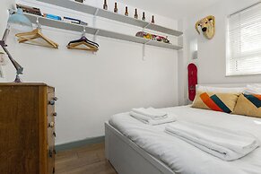 Stylish 1BR Next to Tower Bridge