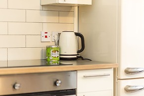 Stylish 1BR Next to Tower Bridge