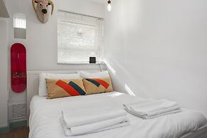 Stylish 1BR Next to Tower Bridge