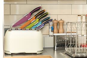 Stylish 1BR Next to Tower Bridge