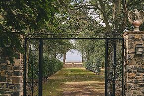 Alium Cottage Gileston Manor