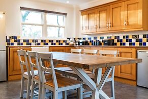 Thatched Cottage - hot tub BBQ and Pool Table