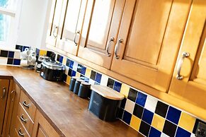 Thatched Cottage - hot tub BBQ and Pool Table