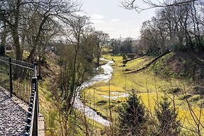 Thatched Cottage - hot tub BBQ and Pool Table