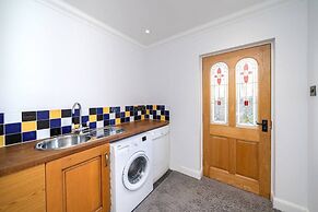 Thatched Cottage - hot tub BBQ and Pool Table