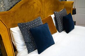 Thatched Cottage - hot tub BBQ and Pool Table