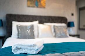 Thatched Cottage - hot tub BBQ and Pool Table