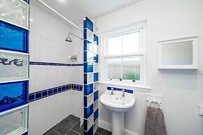 Thatched Cottage - hot tub BBQ and Pool Table