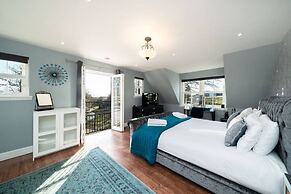 Thatched Cottage - hot tub BBQ and Pool Table