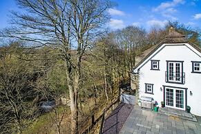 Thatched Cottage - hot tub BBQ and Pool Table