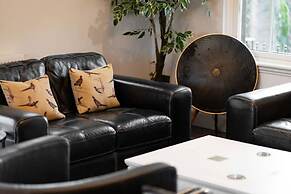 Thatched Cottage - hot tub BBQ and Pool Table