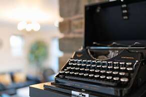 Thatched Cottage - hot tub BBQ and Pool Table
