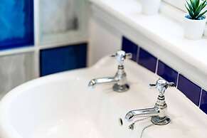 Thatched Cottage - hot tub BBQ and Pool Table