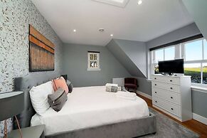 Thatched Cottage - hot tub BBQ and Pool Table