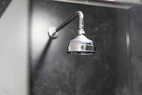 Thatched Cottage - hot tub BBQ and Pool Table