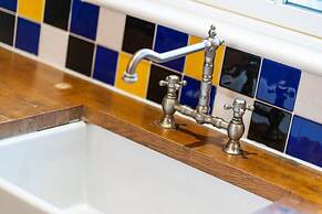 Thatched Cottage - hot tub BBQ and Pool Table