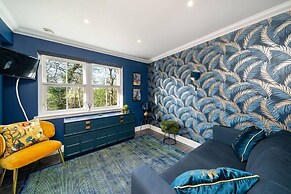 Thatched Cottage - hot tub BBQ and Pool Table