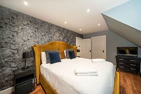 Thatched Cottage - hot tub BBQ and Pool Table