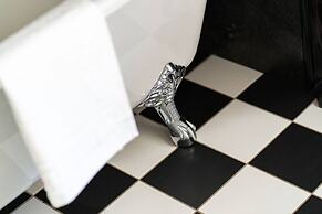 Thatched Cottage - hot tub BBQ and Pool Table