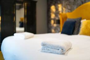 Thatched Cottage - hot tub BBQ and Pool Table