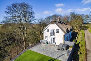Thatched Cottage - hot tub BBQ and Pool Table