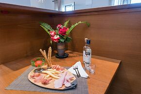 Dorathea Boutique Apt