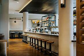 Holman Riverfront Park Hotel Salem, Tapestry by Hilton