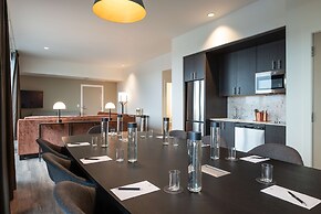 Holman Riverfront Park Hotel Salem, Tapestry by Hilton