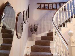 Castle Beach - Spectacular Victorian Villa