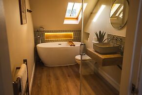 Castle Beach - Spectacular Victorian Villa