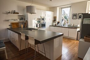 Castle Beach - Spectacular Victorian Villa