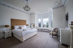 Castle Beach - Spectacular Victorian Villa