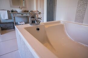 Castle Beach - Spectacular Victorian Villa