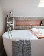 Castle Beach - Spectacular Victorian Villa