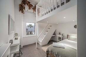 Castle Beach - Spectacular Victorian Villa