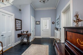 Castle Beach - Spectacular Victorian Villa