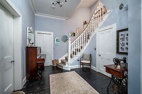 Castle Beach - Spectacular Victorian Villa