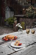 Castle Beach - Spectacular Victorian Villa