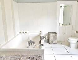 Castle Beach - Spectacular Victorian Villa