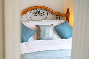 Ferry View Cottage - Private Balcony