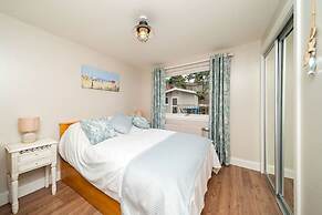 Ferry View Cottage - Private Balcony