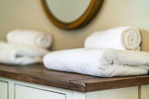 Ferry View Cottage - Private Balcony