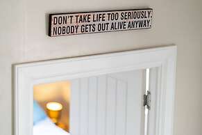 Ferry View Cottage - Private Balcony