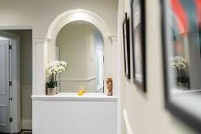 Cordis Apartment - A Trendsetter s Residence